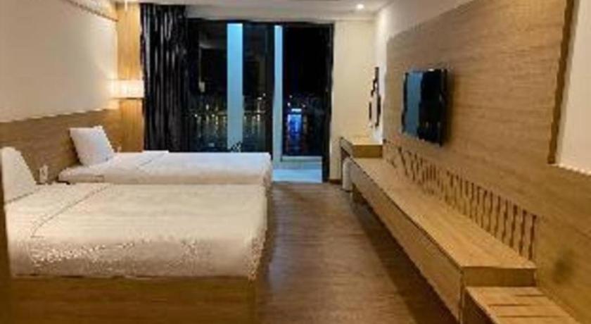 Luxe Hotel Dong Hoi Exterior photo