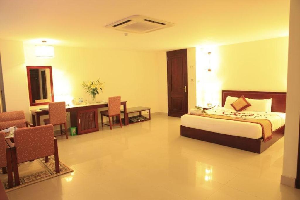Luxe Hotel Dong Hoi Exterior photo